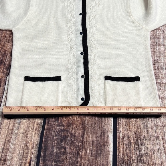 Croft & Barrow Cream & Black Floral Embroidery Detail Button Front Cardigan - SM - Picture 14 of 15